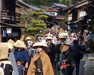 長野県の宿場町で｢文化文政風俗絵巻之行列｣開催