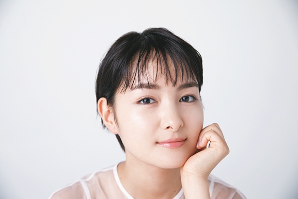 「20歳の年のカレンダーが作れたことがとてもうれしいです」と話す葵わかな
