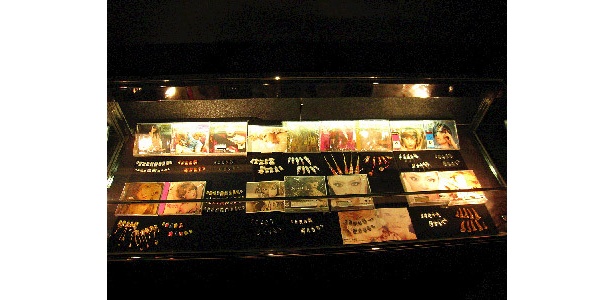 浜崎あゆみや倖田來未など、エイベックスアーティストのお宝アイテムを展示！