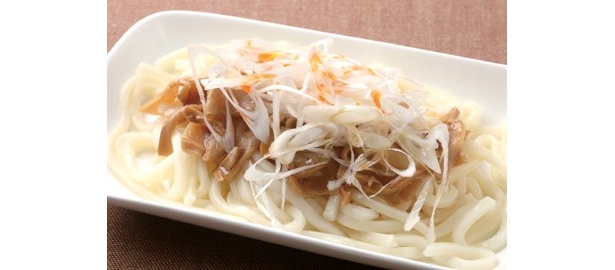ゴマ油の香ばしい香りが広がる「ピリ辛メンマうどん」（醤油、ゴマ油、ラー油）