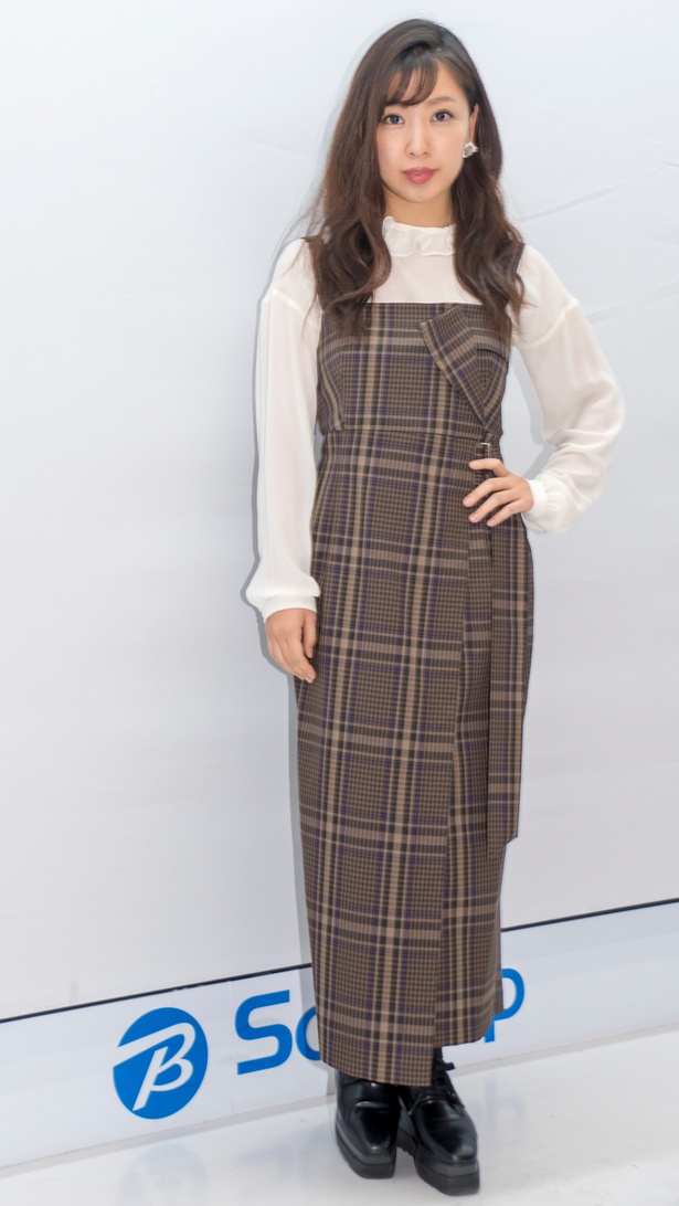 板野成美 ファーストDVD ここに、イタノ ソフマップ 発売イベント シックな洋服 画像
