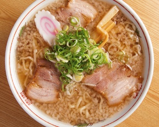 福島・喜多方の「背脂ラーメン」3選！ あっさりスープに背脂がこんなに合うなんて