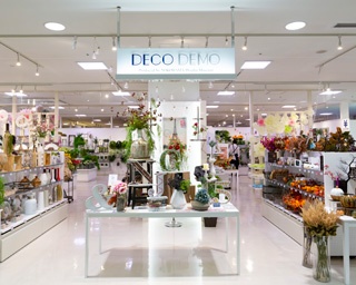 センスを磨くならココ！飾る楽しみが満載のディスプレイ専門店「DECO DEMO」がオープン
