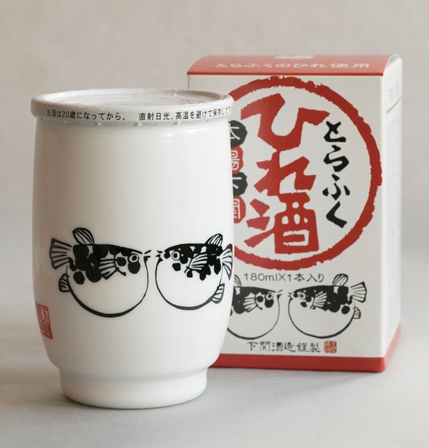 shuan KU cafe / 「ひれ酒」(560円)。トラフグの焼ヒレ入り。レンジで温めOK
