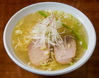 油を使わない、超淡麗なシジミスープにうっとり！ 福島・喜多方「塩川屋」