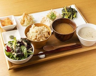 横浜・元町のオーガニック定食でデトックス！体にやさしい安心デリカフェ