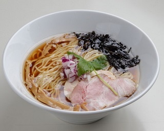 酒田のラーメン界に出現した“ネオ中華そば”！「中華そば 華煌」