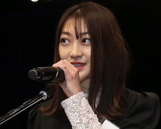 「VOCE」専属モデル・田辺かほがヘアメイクコンテストの全国大会にゲスト審査員として登場