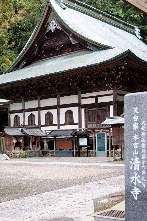 ｢本吉山 清水寺｣の本堂。敷地内には授与所や休憩所などがある