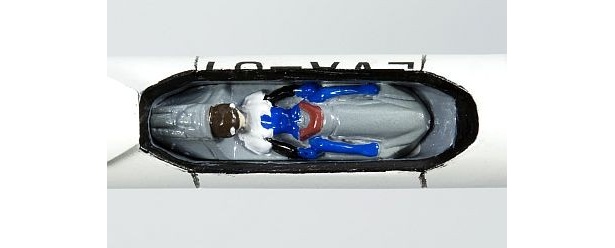 細かいため塗装もほぼ手作業で行われている