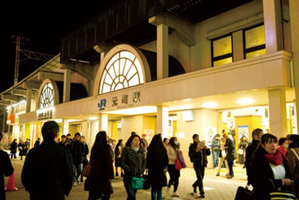 JR元町駅東口から鯉川筋、旧外国人居留地の大通りも17時(土日は16時)から来場者動線になる