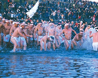 身も凍る寒中でみそぎの神事！岐阜県岐阜市で「池ノ上みそぎ祭」開催