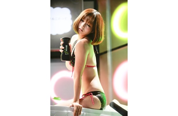 ちょっとアンニュイなポーズも