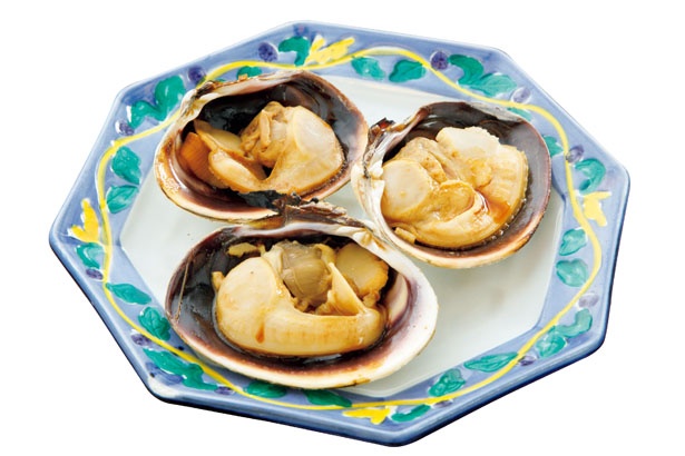 プリプリとした食感の身は、新鮮そのもの。殻に残ったツユも飲み干そう！「大あさり焼」(一皿486円)/御やど 乙姫