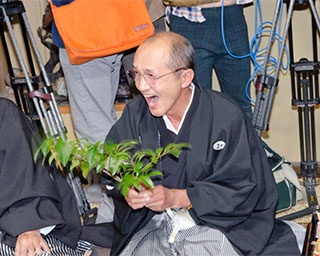 山口県・小俣八幡宮で笑いの神事「笑い講」が開催