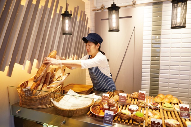 本店とは密に連絡を取り、随時焼きたてが運ばれるのがうれしい/Boulangerie Bienvenue coffret