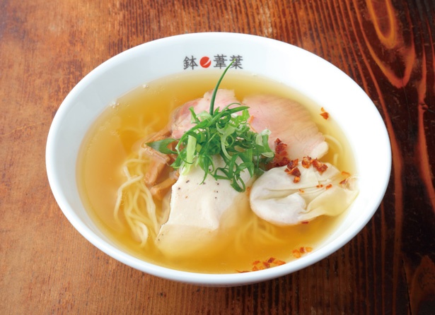 「塩らー麺」(800円)/鉢ノ葦葉(はちのあしは)