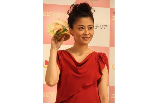 「野菜バンズもおいしいですよ」とアピールした
