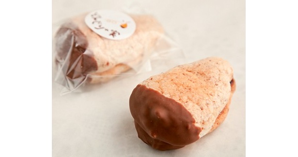 「スイス菓子 ポニイ」の名物は、どんぐりの実（160円）