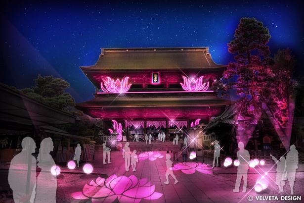 【写真を見る】12月15日からは善光寺の山門・本堂も幻想的にライトアップされる