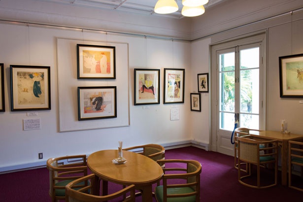 「モンマルトルの丘の画家たち」がテーマの作品を展示する「神戸北野美術館」