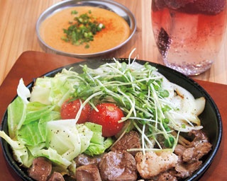 “ホルモンを気軽に”！鮮度抜群ホルモンを提供する鉄板焼きと牛ホルモン「フクシマ」がオープン