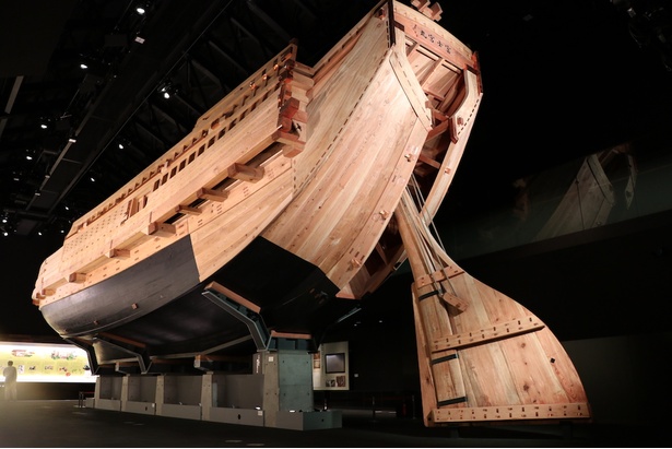 ゾーン3「時の蔵」は、全長20メートルの弁才船に乗り、ミツカンの変革と挑戦の歴史をたどる