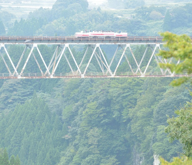 高千穂あまてらす鉄道 / グランド・スーパーカートは105mの高千穂鉄橋で停車