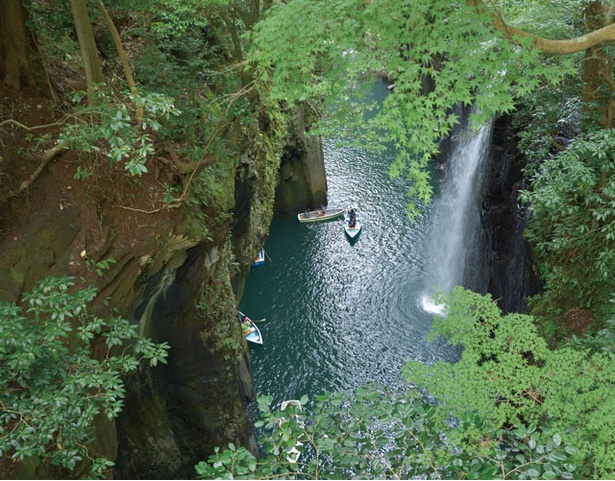 高千穂峡 / 峡谷に流れ落ちる真名井の滝は人気のフォトスポット