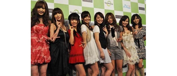 左から、池田夏希、森下悠里、川奈栞、藤井梨花、谷桃子、次原かな、杉原杏璃、吉木りさ
