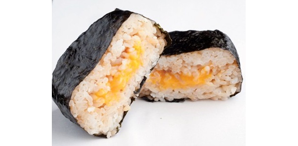 醤油をまぶしたご飯で家庭の味を再現！「にぎり飯 たまごかけ風ごはん」(115円)/スリーエフ　※9月29日(水)発売