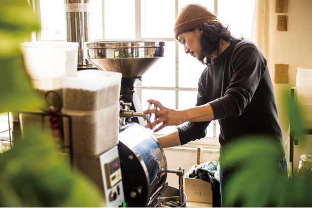日々飲み飽きないコーヒーという開業時から変わらないテーマを掲げ、焙煎に励むオーナーの竹田さん