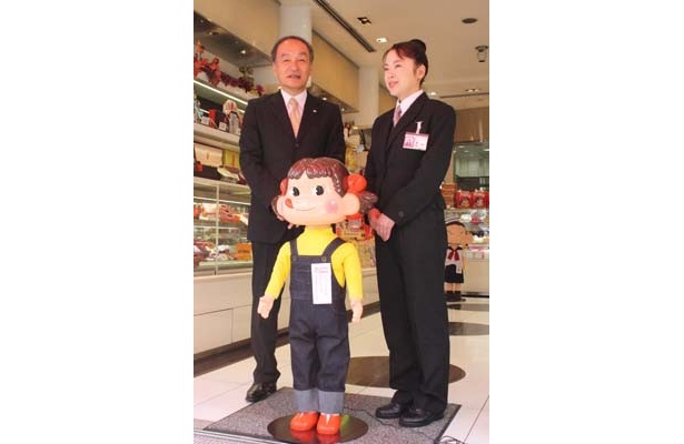 「ペコちゃんと子供たちがふれあう機会が増えるとうれしい」と話した