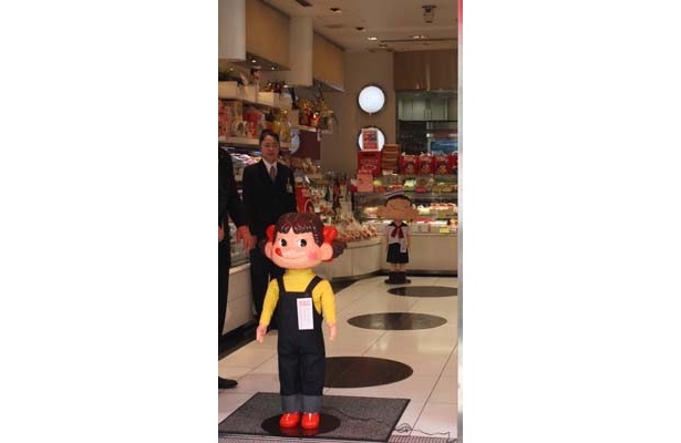 大通りに面した店舗なので、子供たちもふれあいやすい