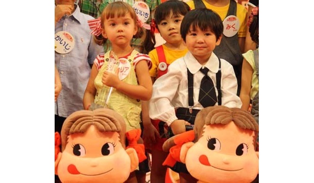 先日のコンテストで、リアルペコちゃん、ポコちゃんに選ばれた2人