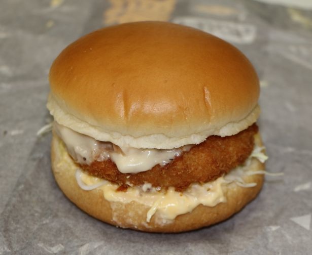 “チーズフォンデュ”味のソースとグラタンコロッケがマッチ！