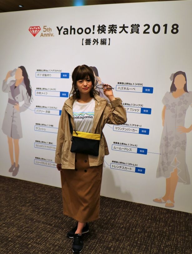 トレンチコートのデザインを取り込んだスカート「トレンチスカート」も流行中だ