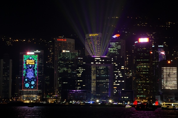 香港の夜を彩る「シンフォニー・オブ・ライツ」も期間限定バージョンで展開！