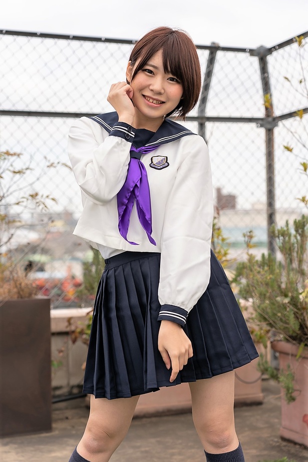 「乃木坂46」の制服衣装に身を包んだはぁる。さん
