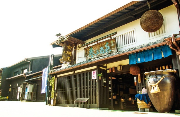 「岩村醸造 蔵開き」(岐阜県恵那市)は2019年2月3日(日)から3月3日(祝)までの日曜と祝日に開催。築およそ230年の蔵内を見学できる