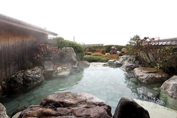 「峰望の湯」の庭園露天風呂