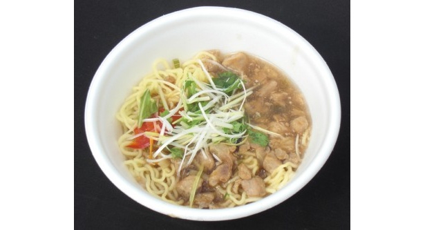 スープにもトッピングにもマグロを使った「三崎まぐろラーメン」