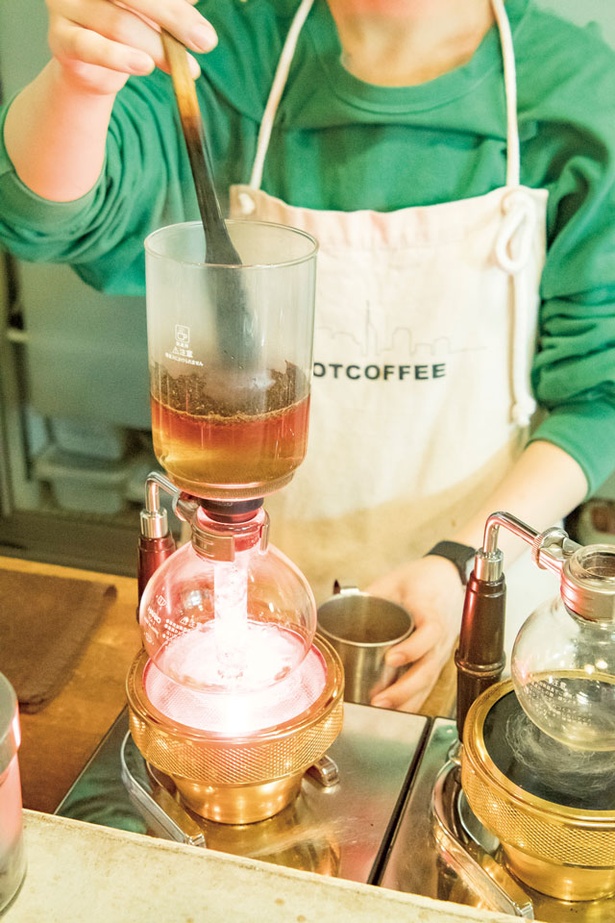 SHIROUZU COFFEE ROASTER / 理科の実験のような抽出過程が楽しいサイフォンコーヒー