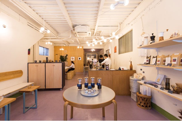 COFFEE COUNTY Fukuoka / コーヒーをお酒のように楽しんでほしいという思いから＂Coffee Bar＂と呼んでいる福岡店