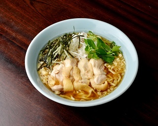 まかないから生まれた山形の名物ラーメン「手打 水車生そば」