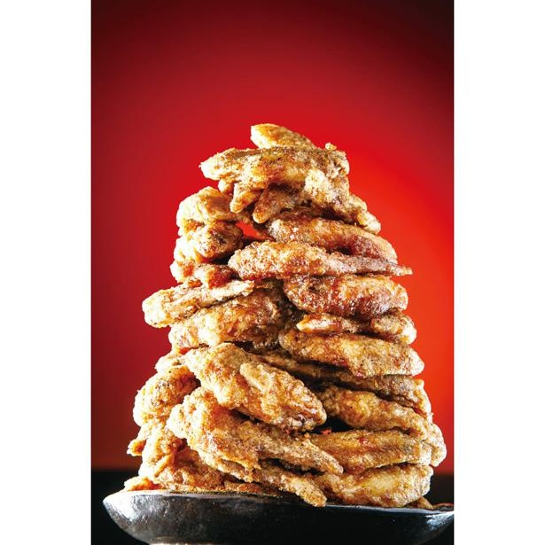 ｢炎の手羽揚げ｣(4本・431円)/炭火焼き鳥と手羽揚げの店 口八町 ～くちはっちょう～
