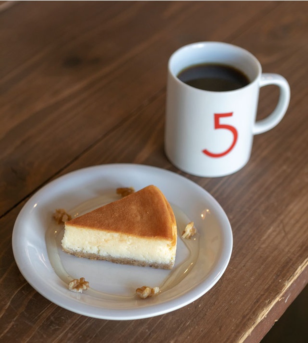 5CAFE 本店(福岡市南区) / 「チーズケーキセット」(750円)