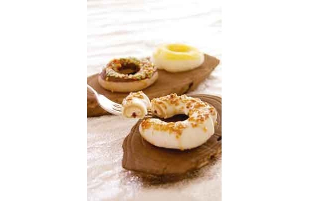 キャラメル（手前）、チョコレート（奥左）、ダブルマンゴー（奥右）