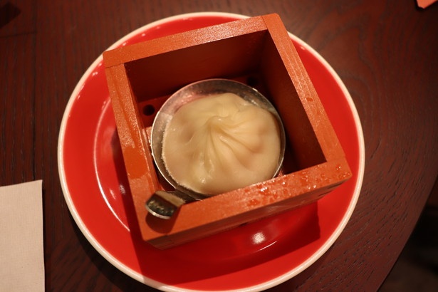 「薄皮小籠湯包」(138円)