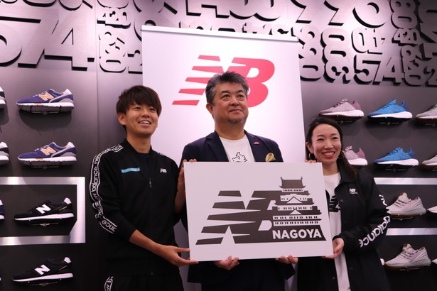 プロランナー・神野大地選手(左)、代表取締役社長・富田智夫氏(真ん中)、店長・濱野真登香氏(右)